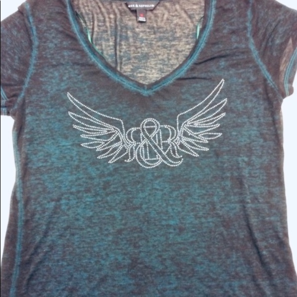 💫ROCK & REPUBLIC~VNECK T~SHIRT~SZ MEDIUM💫